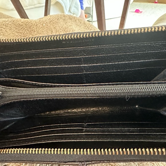 Authentic Burberry long wallet - Picture 3 of 3